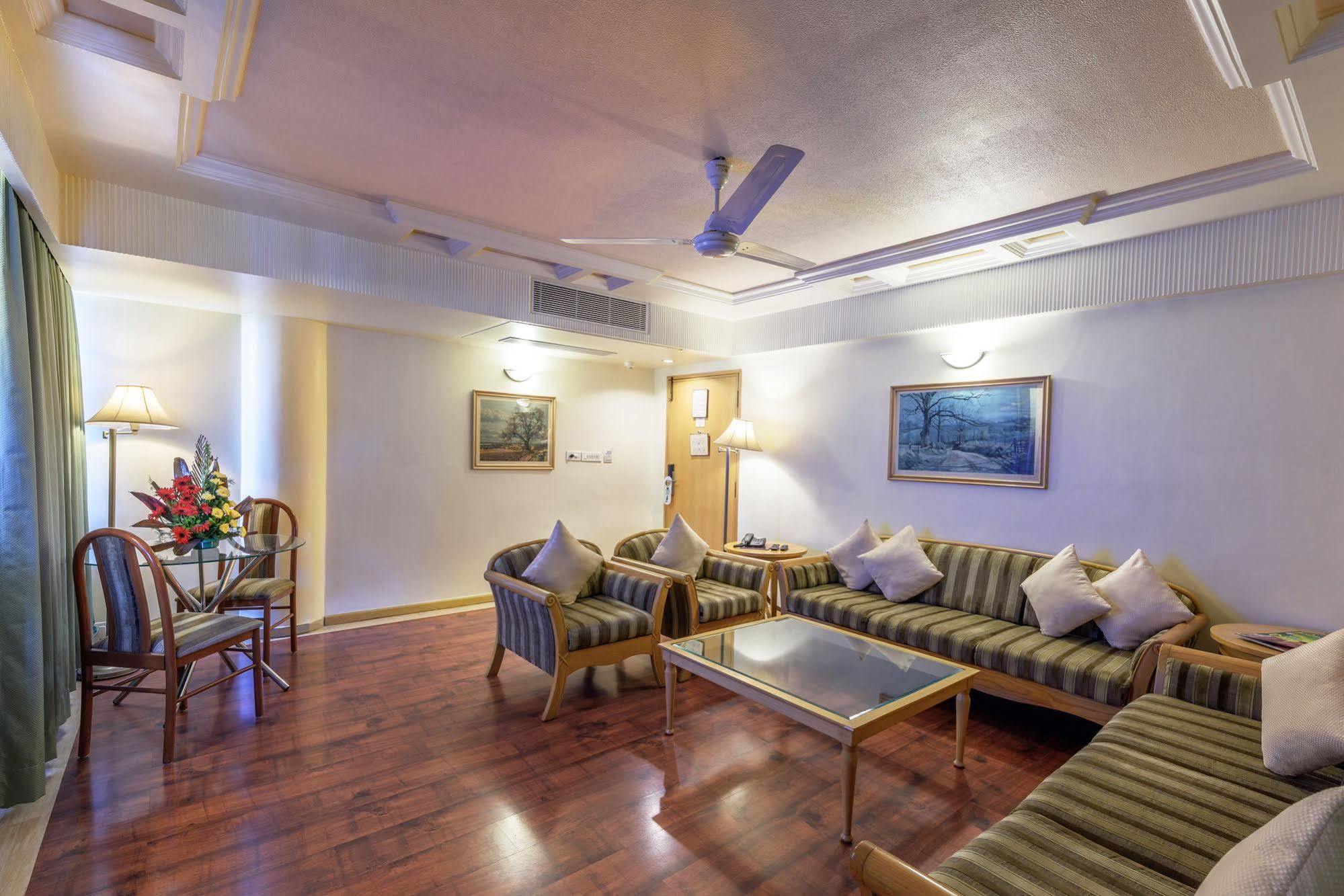 Comfort Inn President Near Ahmedabad Junction Station Esterno foto