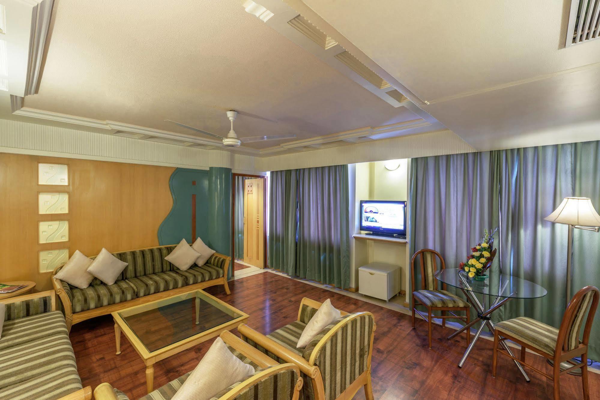 Comfort Inn President Near Ahmedabad Junction Station Esterno foto