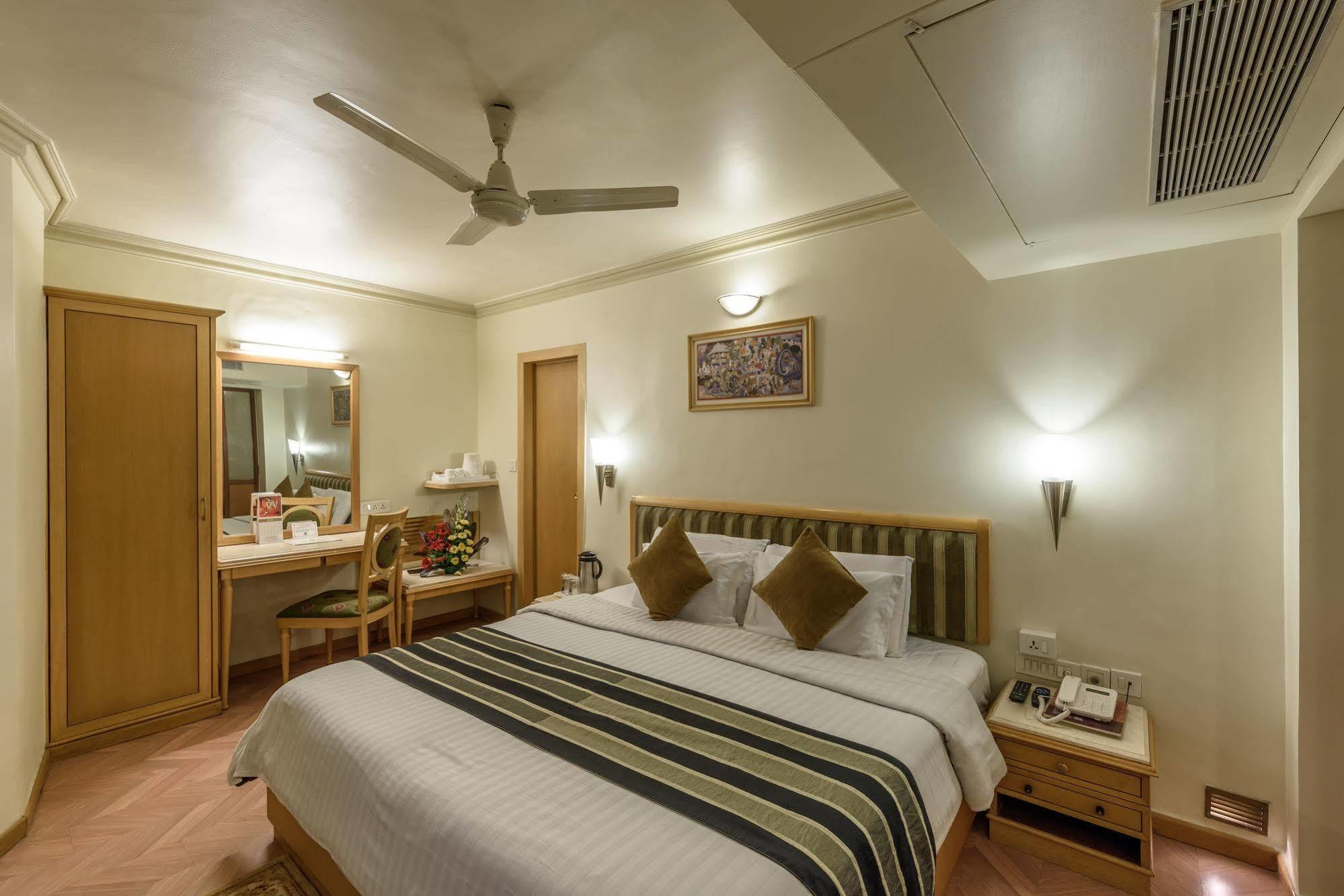 Comfort Inn President Near Ahmedabad Junction Station Esterno foto